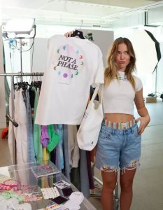 American Eagle AE Olivia Ponton Pride Graphic T Shirt Herren Weiß | KSZIG8527